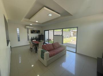 Casa · 80m² · 3 Ambientes · 2 Cocheras · Casa en Venta - Parque Sicardi. 2 Dorm., Garaje, Parrilla, Parque, 659 Esquina 13