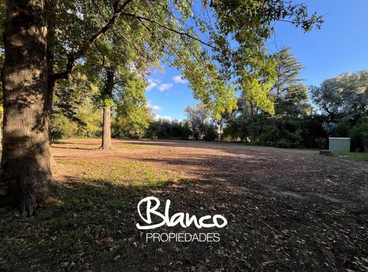 Terreno · 827m²