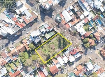 Terreno · 1817m² · Unico Terreno con 32 m de Frente en Zona Residencial!