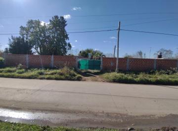 Casa · 130m² · 4 Ambientes · Casa en Venta Sobre Tres Lotes en Virrey del Pino