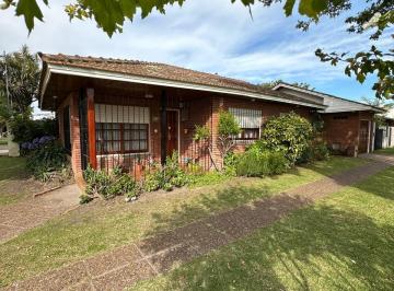 Casa de 4 ambientes, Miramar · Chalet de 129 m² en Calle 48 Esq. 19