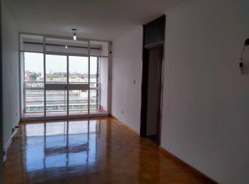 Living comedor, vista desde la puerta de entrada · Rosario - Depto. 3 Dorm. - Pellegrini 3300