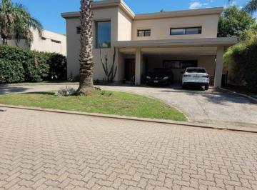 Casa · 800m² · 9 Ambientes · 2 Cocheras · Casa en Miraflores