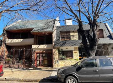 Casa · 191m² · 5 Ambientes · 2 Cocheras · Casa en Venta en Floresta - Excelente Oportunidad!
