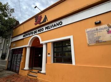 Edificio · 200m² · 7 Ambientes · 1 Cochera · Propiedad Comercial en Alquiler en El Centro