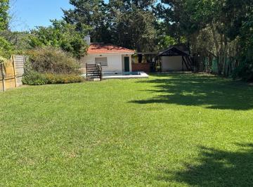 Casa · 18m² · 1 Ambiente · 1 Cochera · Venta - Casa de 1 Ambiente con Piscina y Galería. Los Troncos, Funes.