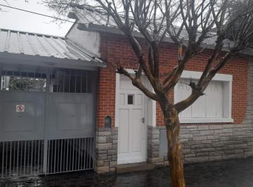Casa · 89m² · 2 Dormitorios · 1 Cochera · Chalet Tres Ambientes Los Troncos