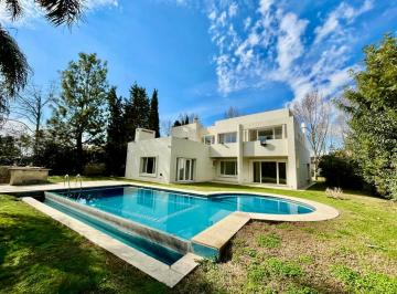Casa de 7 ambientes, Pilar · Muy Buena Casa con Orientación Noroeste a Espacio Vende Común.