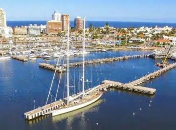 Local comercial · 1000m² · 10 Cocheras · Venta Hotel Península Punta del Este Maldonado