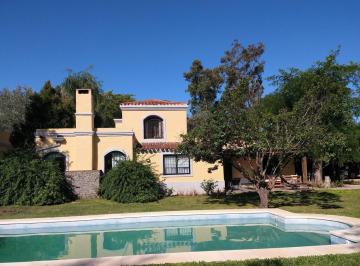 Campo · 185m² · 5 Ambientes · 2 Cocheras · Casa en Venta en Chacras del Ocho