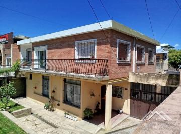 Casa de 14 ambientes, Villa Carlos Paz · C248 - 2 Casas + Departamento, Sobre Av Principal