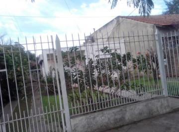 Casa de 3 ambientes, Lomas de Zamora · Casa de 3 Ambientes C/ Espacio Guarda Coche y Fondo Libre Parquizado