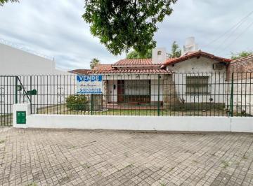 Casa · 213m² · 7 Ambientes · Casa en Hermosa Zona Residencial.