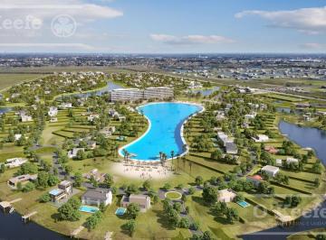 Terreno · 685m² · Lote en Venta en El Barrio Cerrado Lagoon Hudson con Fondo Verde