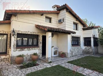 Casa · 259m² · 5 Ambientes · 1 Cochera · Venta de Casa de 3 Dorm. con Pileta y Parque, Apta Crédito Sobre Av Constitución, Luján.