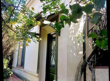 Casa · 349m² · 2 Dormitorios · 4 Cocheras · Casa en Excelente Ubicacion