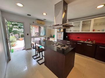 Casa de 4 ambientes, Quilmes · Oportunidad Casa 4 Ambientes con Patio y Cochera, Acepta Permuta por Departamento 3 Amb