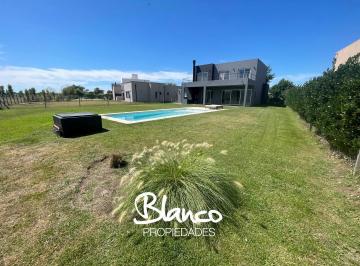 Casa · 174m² · 4 Ambientes · 1 Cochera · Casa en Venta en El Molino Sur, Haras Santa Maria, Escobar