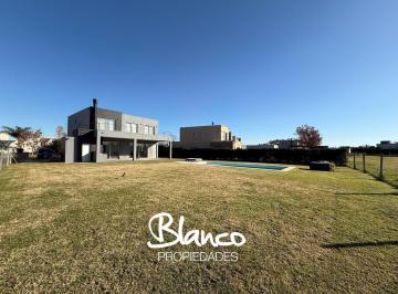 Casa · 174m² · 4 Ambientes · 1 Cochera · Casa en Venta en El Molino Sur, Haras Santa Maria, Escobar