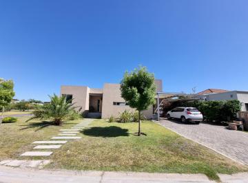 Casa de 6 ambientes, Esteban Echeverría · Casa en Santa Juana de Canning! 4 Dorm. y Piscina Climatizada!