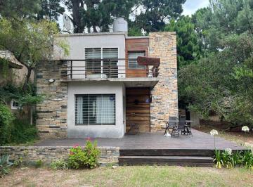 GIA-GI2-3064_2 · Casa en Venta 4 Ambientes Mar Azul