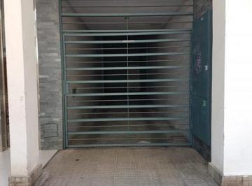 Garage · 75m² · 1 Ambiente · 4 Cocheras · Cochera Para 4 Autos en Zona Centro
