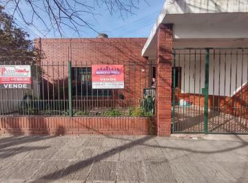 Casa de 3 ambientes, Lomas de Zamora · Apto Credito 3 Amb con Garage y Jardin!