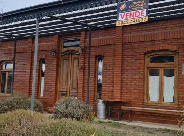 Casa de 3 ambientes, Esquel · Casa en Esquel: 3 Habitaciones, Jardín y Galerías Semicubiertas