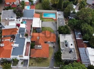Casa · 320m² · 5 Ambientes · 2 Cocheras · Exclusiva Casa en El Prado 5 Dorm - Piscina - Barbacoa - 4 Baños - Cocheras - Jardin