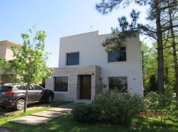 Casa · 230m² · 4 Ambientes · 1 Cochera · Boatcenter Excelente Casa con Amarra Cerca de Nordelta