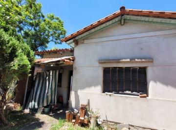 Casa de 3 ambientes, Morón · Chalet a Reciclar en Castelar Sur.