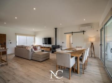Casa · 170m² · 4 Ambientes · 2 Cocheras · Casa en Alquiler en Costa Esmeralda