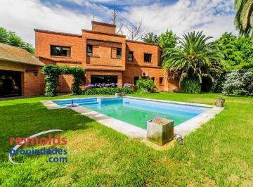 Casa · 292m² · 3 Dormitorios · 2 Cocheras · Excelente Casa Ubicada en La Mejor Zona de Lomas Jockey