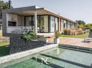 Casa · 190m² · 4 Ambientes · 2 Cocheras · Casa en Venta en Costa Esmeralda