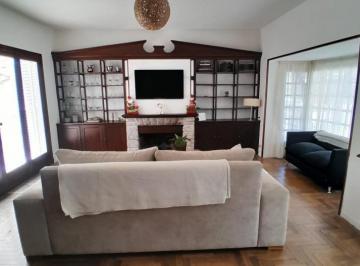 Casa · 176m² · 4 Ambientes · Casa en Alquiler Uso Comercial o Profesional Zona Playa Grande