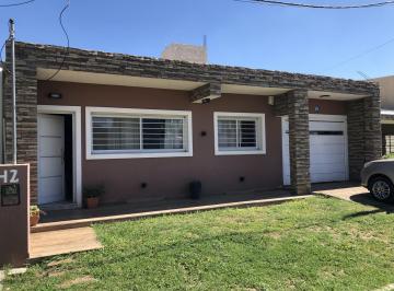 Casa · 130m² · 3 Ambientes · 1 Cochera · Casa en Venta 2 Dorm.