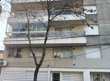 Departamento de 2 ambientes, Rosario · Frente, Balcón, Amplio, a Dos Cuadras del Parque