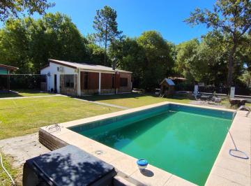 Casa · 107m² · 5 Ambientes · 2 Cocheras · Venta - Casa en Funes 2 Dorm.