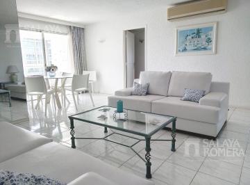 Departamento · 70m² · 4 Ambientes · 1 Cochera · Venta - Apartamento - 3 Dorm., Zona Universidades