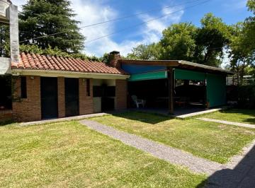 Casa · 108m² · 4 Ambientes · 2 Cocheras · Casa Dos Dorm. en La Mejor Zona de Funes, Apto Credito, Posibilidad de Permuta