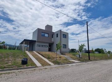 Casa de 8 ambientes, Malagueño · Casa en Venta a Estrenar! Tejas 4