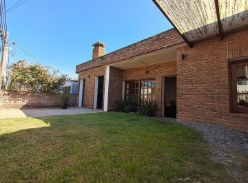 Casa · 187m² · 6 Ambientes · 1 Cochera · Casa en Centro