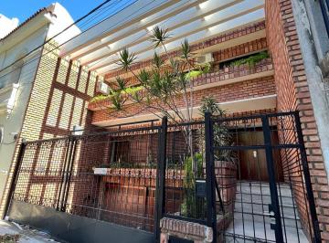 Casa · 300m² · 8 Ambientes · 2 Cocheras · Venta Casa Tres Dorm. en Arroyito