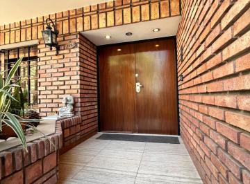Casa · 300m² · 8 Ambientes · 2 Cocheras · Venta Casa 3 Dorm., Patio, Doble Cochera - Arroyito