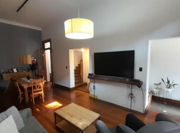 Casa de 6 ambientes, Liniers · Hermosa Casa de 6 Ambientes con Balcón Aterrazado!