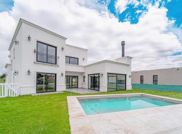 Casa · 230m² · 5 Ambientes · 2 Cocheras · Venta - Casa 5 Ambientes - a Estrenar - Barrio Privado Arenas Chico