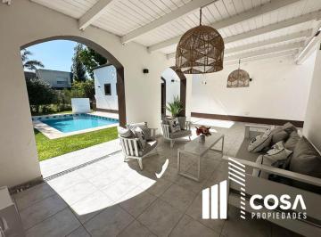 Casa · 367m² · 8 Ambientes · 4 Cocheras · Venta de Casa 5 Dorm. Cadaqués Funes Hills