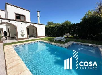 Casa · 367m² · 8 Ambientes · 4 Cocheras · Venta Casa Cadaques Funes Hills