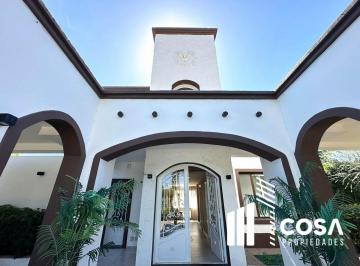Casa · 367m² · 8 Ambientes · Casa en Venta 5 Dorm. Funes Hills Cadaques Funes Santa Fe Jardín con Pileta