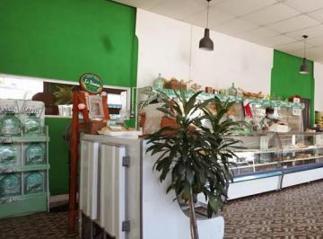 Local comercial · 165m² · 4 Ambientes · Local Comercial en Alquiler en Carmelo